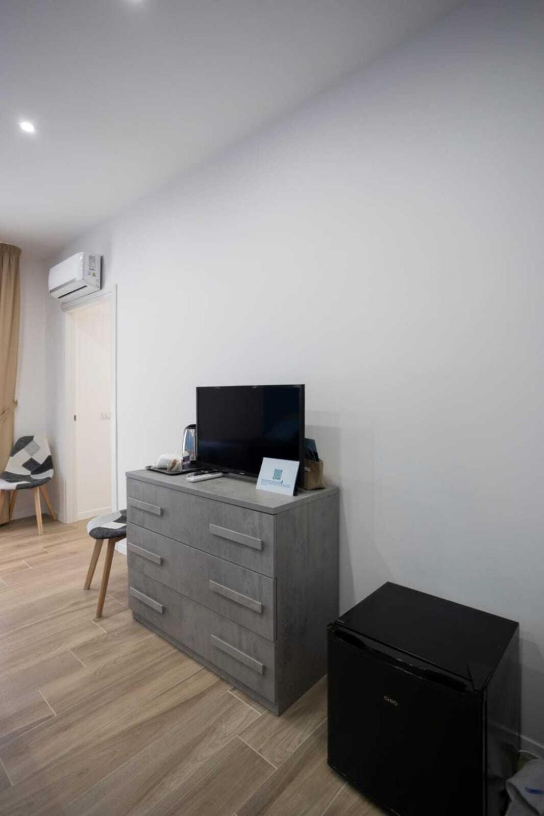 Giuly Suites & Rooms Naples Exterior photo