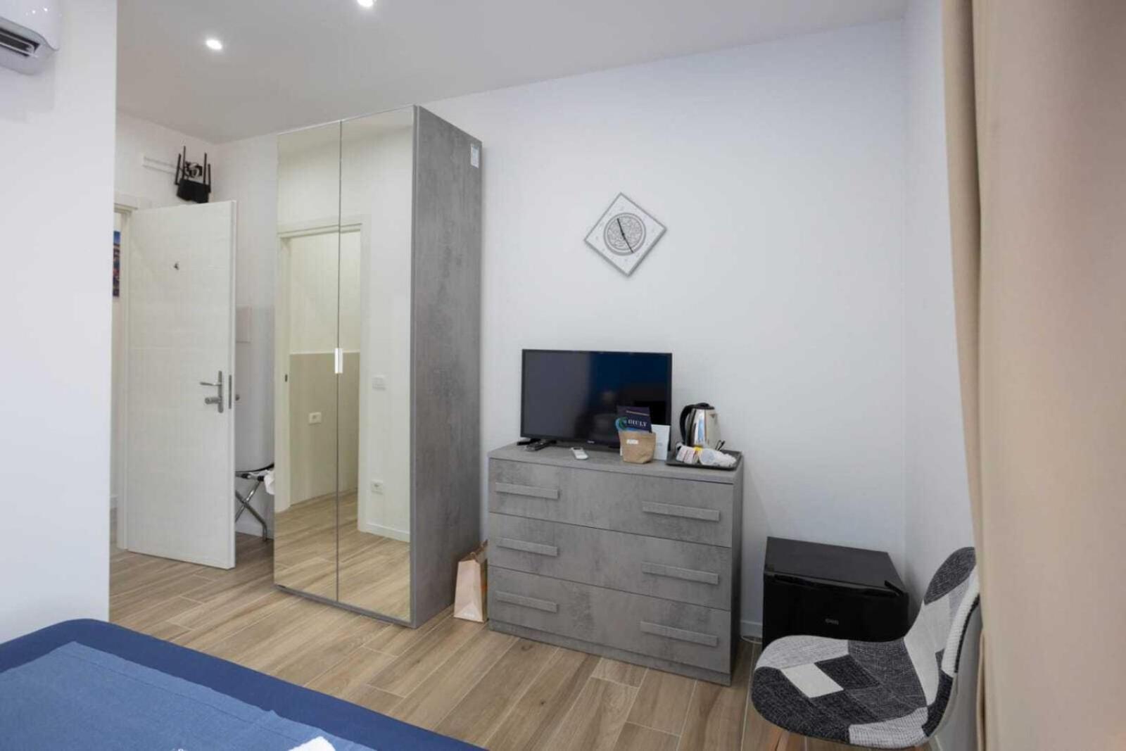 Giuly Suites & Rooms Naples Exterior photo