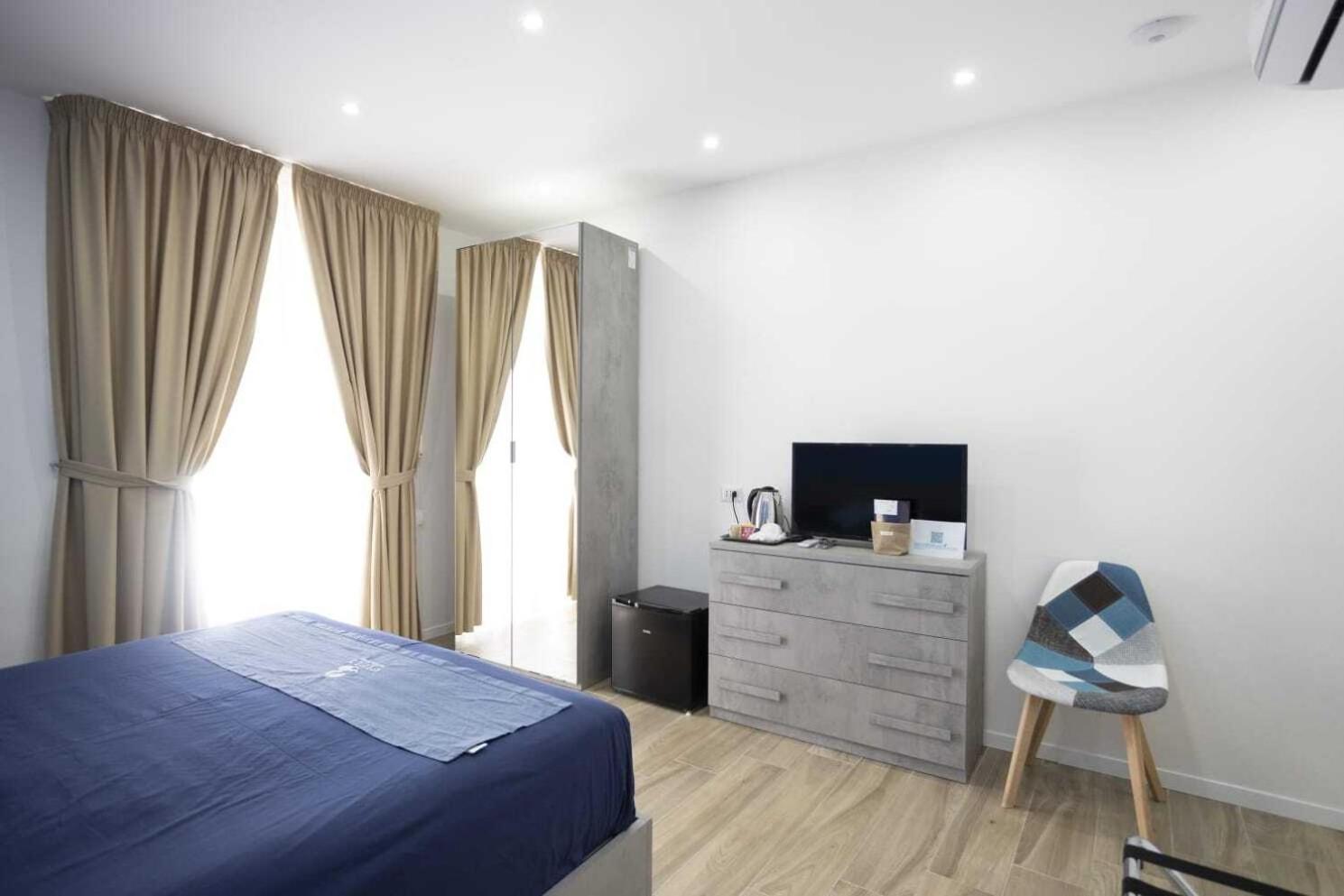 Giuly Suites & Rooms Naples Exterior photo
