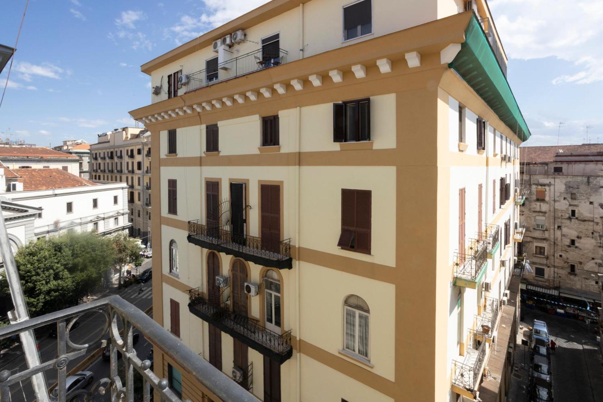 Giuly Suites & Rooms Naples Exterior photo