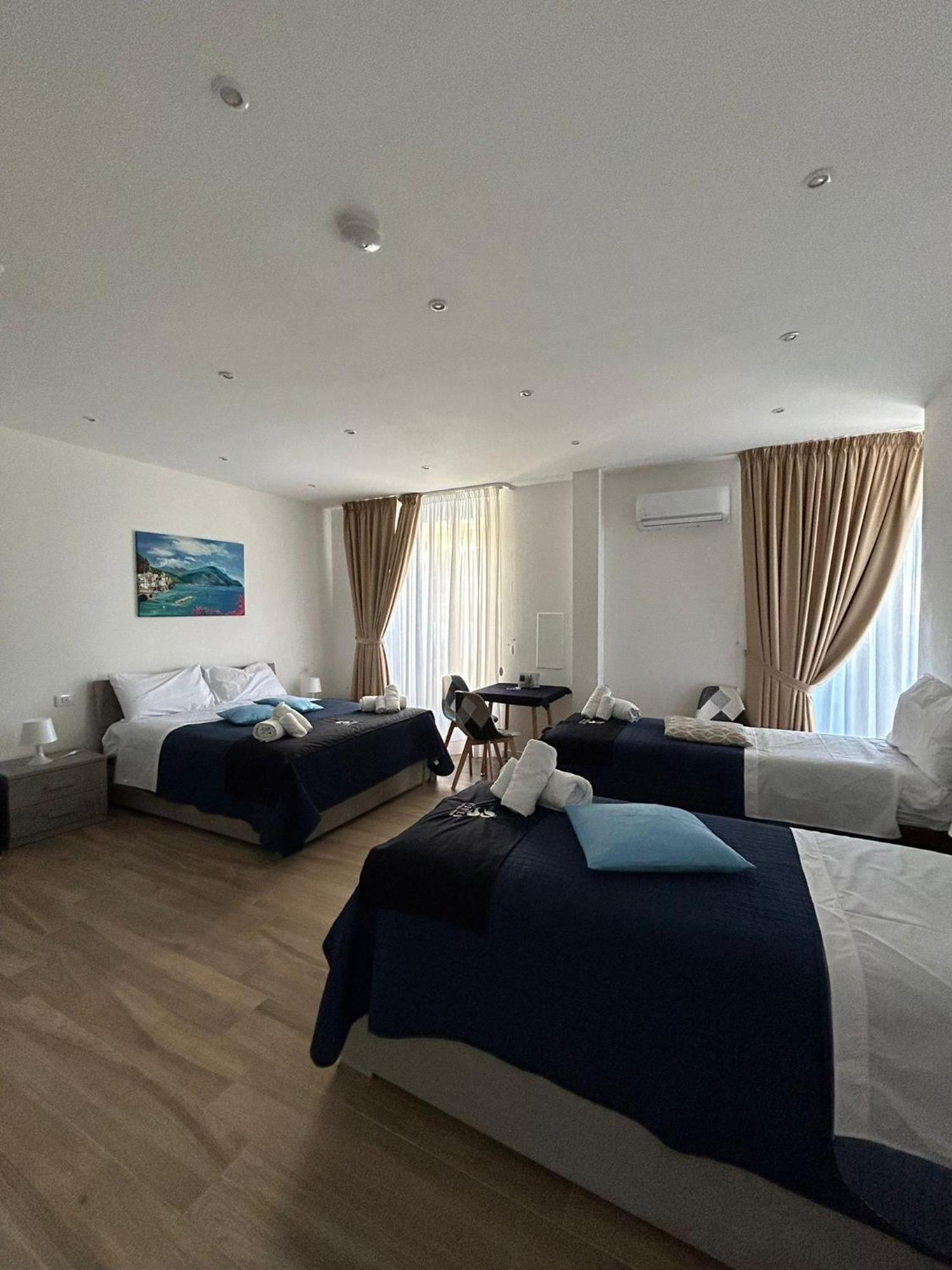 Giuly Suites & Rooms Naples Exterior photo