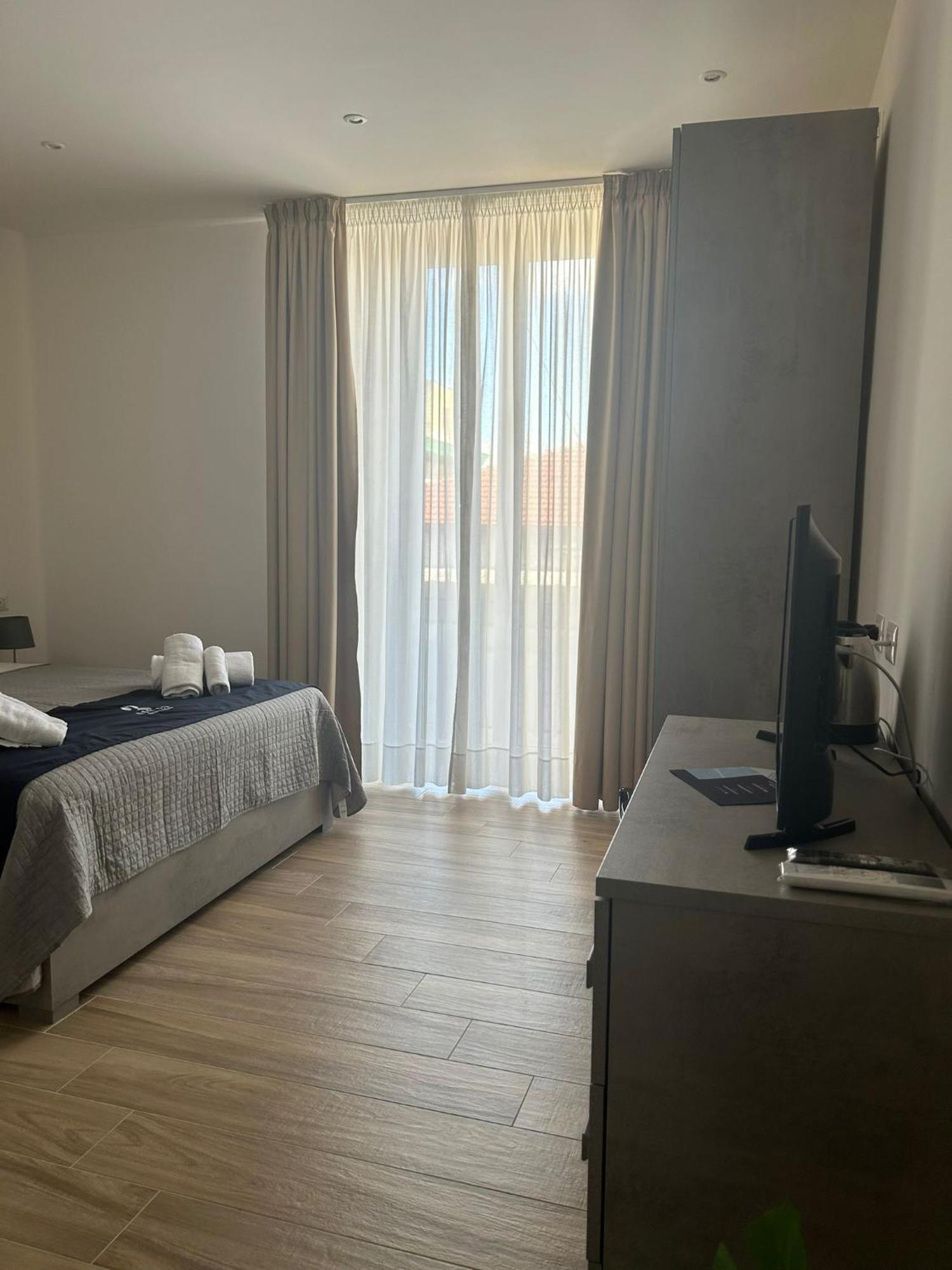 Giuly Suites & Rooms Naples Exterior photo