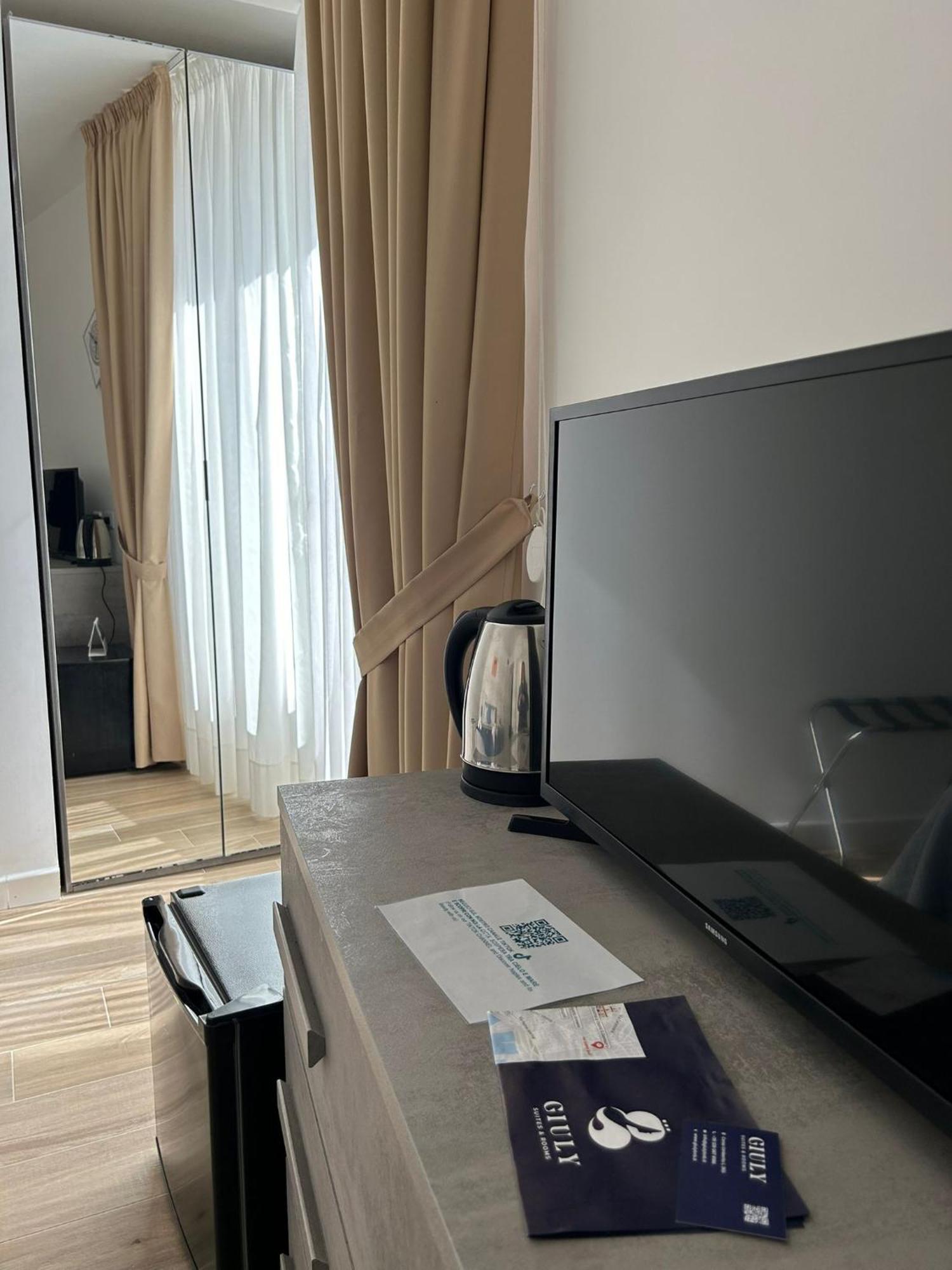 Giuly Suites & Rooms Naples Exterior photo